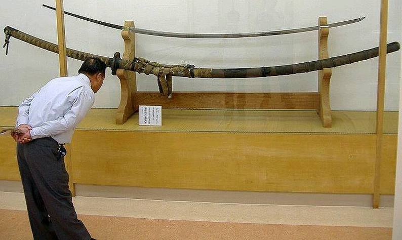 Was this Massive Sword from the 15th Century used by a Giant Samurai? 14457446-948858055241227-9176784773060485771-n