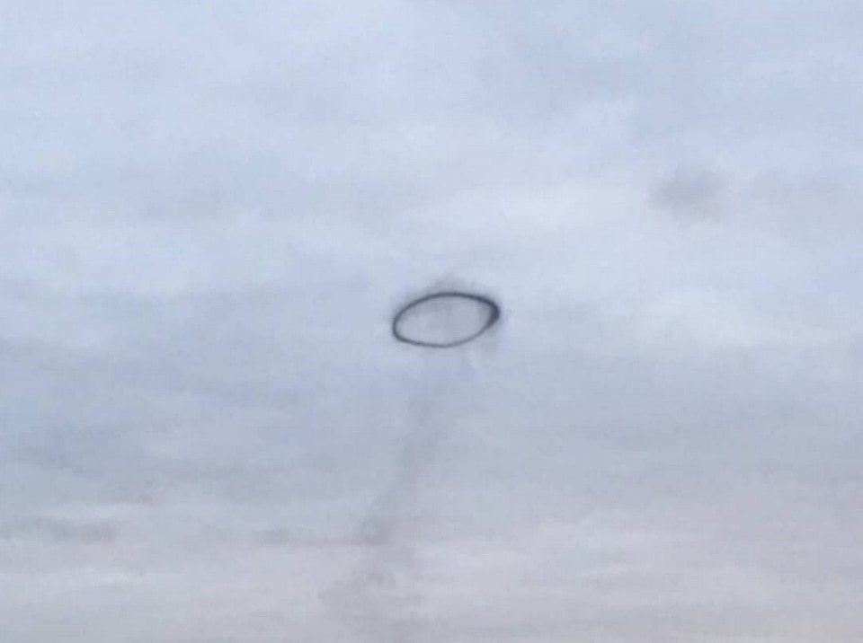 More ring-shaped anomaly's in sky over Ciénaga, Magdalena, Colombia  Moscow-black-ring-sky_orig